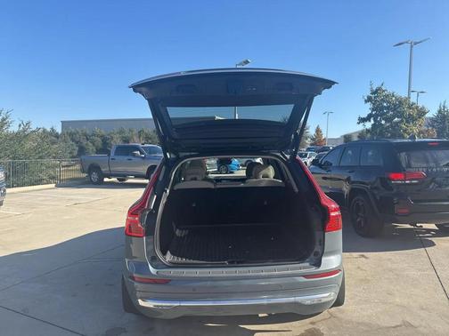 2023 Volvo XC60 B5 Plus Bright Theme