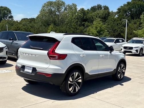 2026 Volvo XC40 B4 Plus
