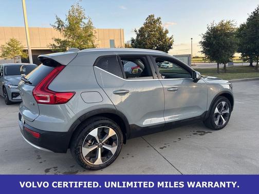 Vapour Gray Metallic 2025 Volvo XC40 B5 Plus Bright Theme