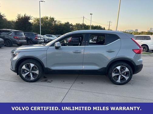 Vapour Gray Metallic 2025 Volvo XC40 B5 Plus Bright Theme