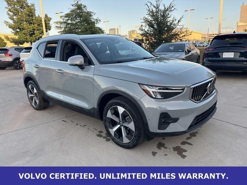 Vapour Gray Metallic 2025 Volvo XC40 B5 Plus Bright Theme