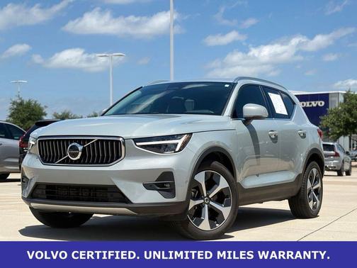 Vapour Gray Metallic 2025 Volvo XC40 B5 Plus Bright Theme