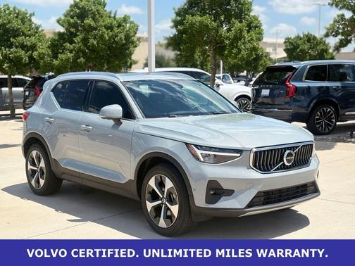 Vapour Gray Metallic 2025 Volvo XC40 B5 Plus Bright Theme