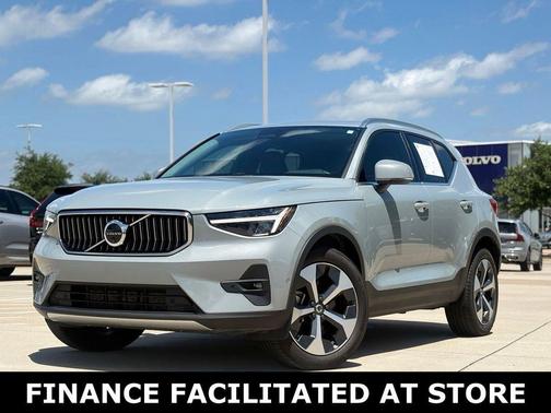Vapour Gray Metallic 2025 Volvo XC40 B5 Plus Bright Theme