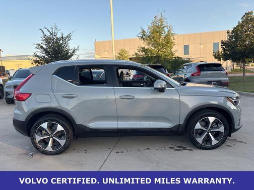 Vapour Gray Metallic 2025 Volvo XC40 B5 Plus Bright Theme