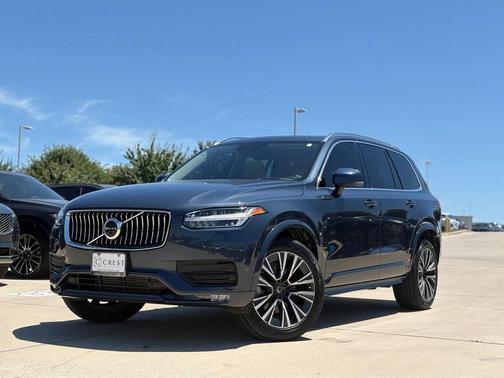 2022 Volvo XC90 T6 Momentum