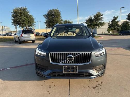 2022 Volvo XC90 T6 Momentum