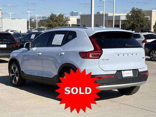 2025 Volvo XC40 B5 Plus Bright Theme