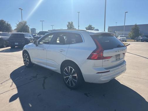 2022 Volvo XC60 B5 Momentum