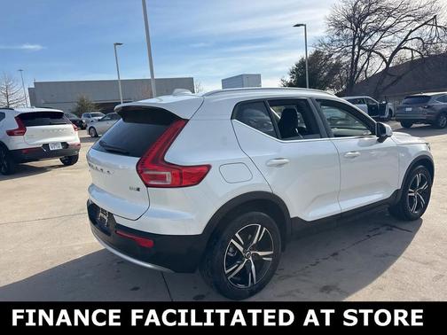 2025 Volvo XC40 B5 AWD