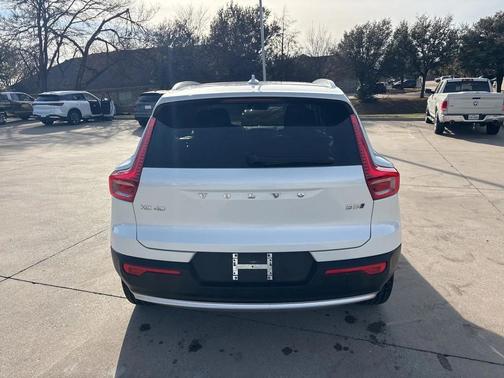 2025 Volvo XC40 B5 AWD