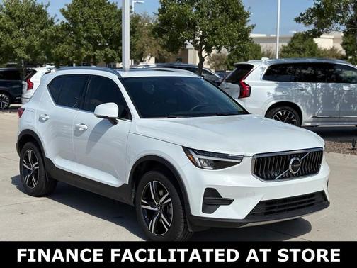 2025 Volvo XC40 B5 AWD