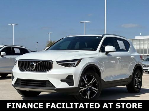 2025 Volvo XC40 B5 AWD
