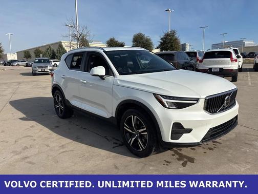 2025 Volvo XC40 B5 AWD