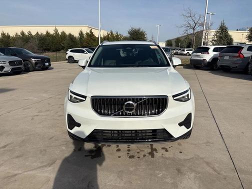 2025 Volvo XC40 B5 AWD