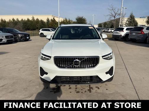 2025 Volvo XC40 B5 AWD