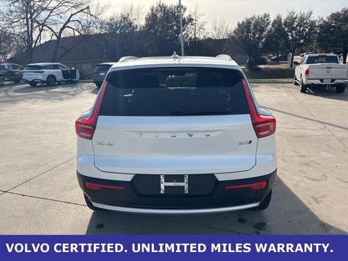 2025 Volvo XC40 B5 AWD