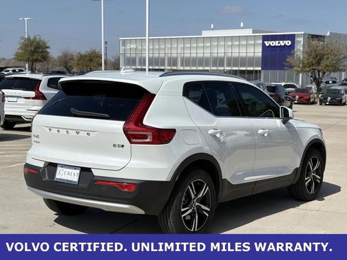 2025 Volvo XC40 B5 AWD
