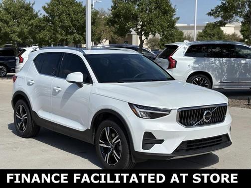 2025 Volvo XC40 B5 AWD