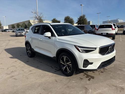 2025 Volvo XC40 B5 AWD
