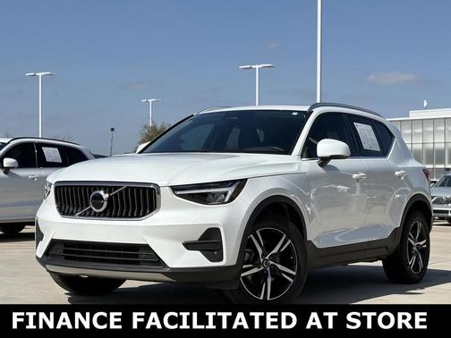 2025 Volvo XC40 B5 AWD