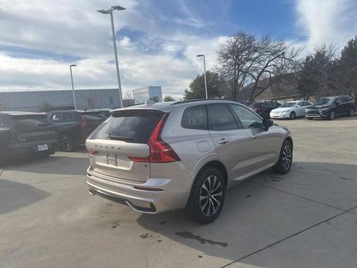 2025 Volvo XC60 B5 Plus