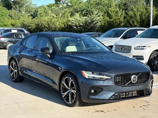 2024 Volvo S60 B5 Plus Dark Theme