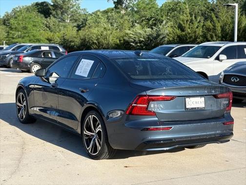 2024 Volvo S60 B5 Plus Dark Theme