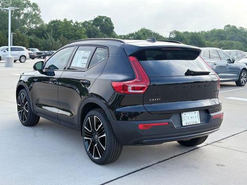 Onyx Black 2026 Volvo XC40 B5 Ultra Black Edition
