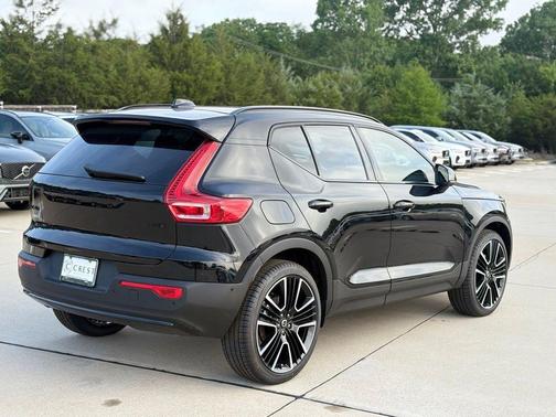 Onyx Black 2026 Volvo XC40 B5 Ultra Black Edition