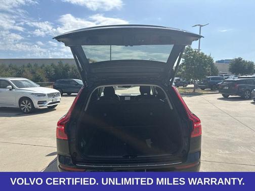 Onyx Black Metallic 2024 Volvo XC60 B5 Plus Dark Theme