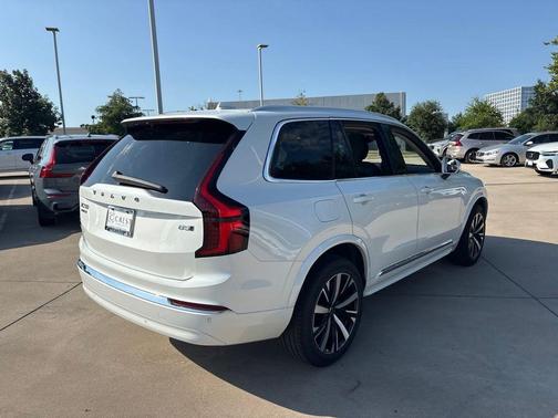 Crystal White Metallic 2025 Volvo XC90 B5