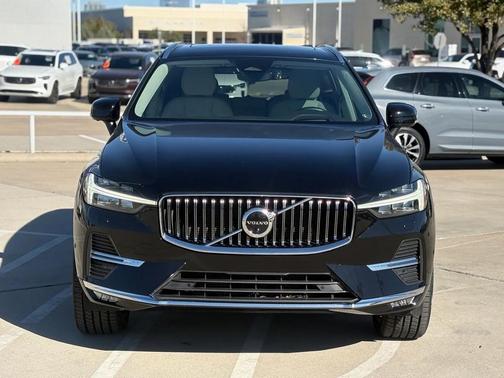 2023 Volvo XC60 B5 Ultimate Bright Theme
