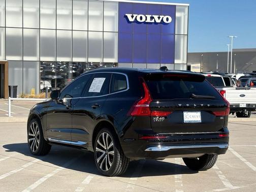 2023 Volvo XC60 B5 Ultimate Bright Theme