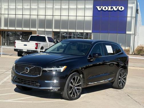 2023 Volvo XC60 B5 Ultimate Bright Theme