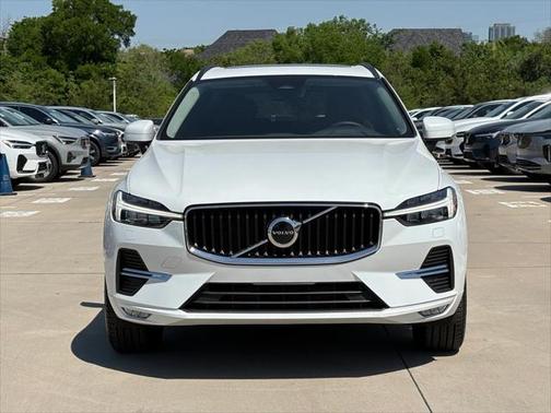 2022 Volvo XC60 B5 Momentum