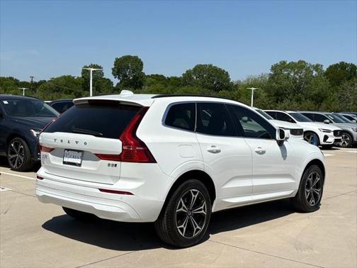 2022 Volvo XC60 B5 Momentum