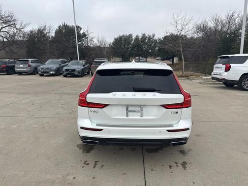 2022 Volvo V60 Cross Country T5