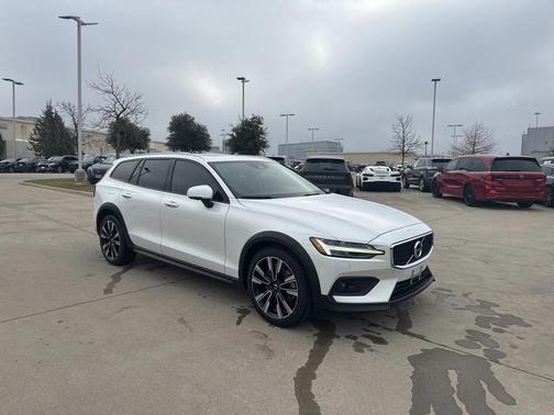 2022 Volvo V60 Cross Country T5