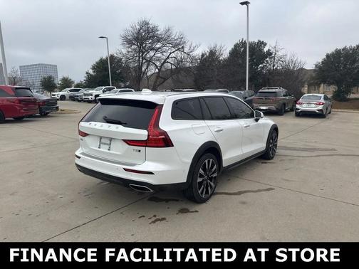 2022 Volvo V60 Cross Country T5