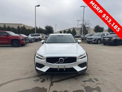 2022 Volvo V60 Cross Country T5