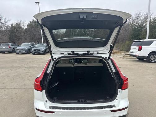 2022 Volvo V60 Cross Country T5