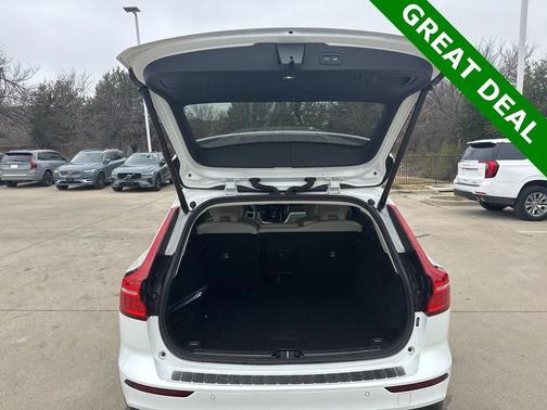 2022 Volvo V60 Cross Country T5