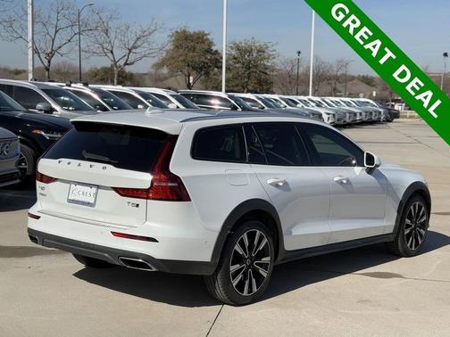 2022 Volvo V60 Cross Country T5