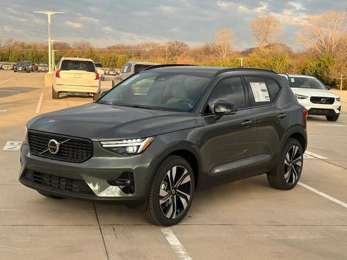 2026 Volvo XC40 B5 Ultra