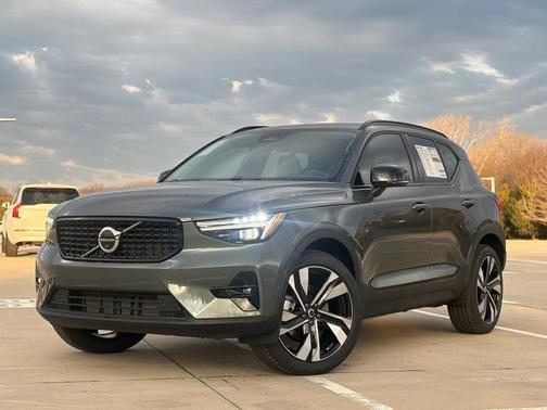 2026 Volvo XC40 B5 Ultra