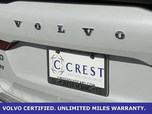 2023 Volvo XC60 B5 Plus Dark Theme