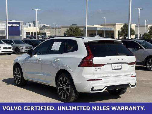 2023 Volvo XC60 B5 Plus Dark Theme