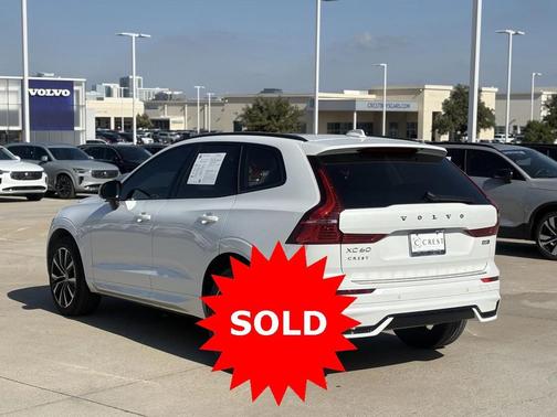 2023 Volvo XC60 B5 Plus Dark Theme