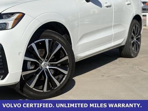 2023 Volvo XC60 B5 Plus Dark Theme